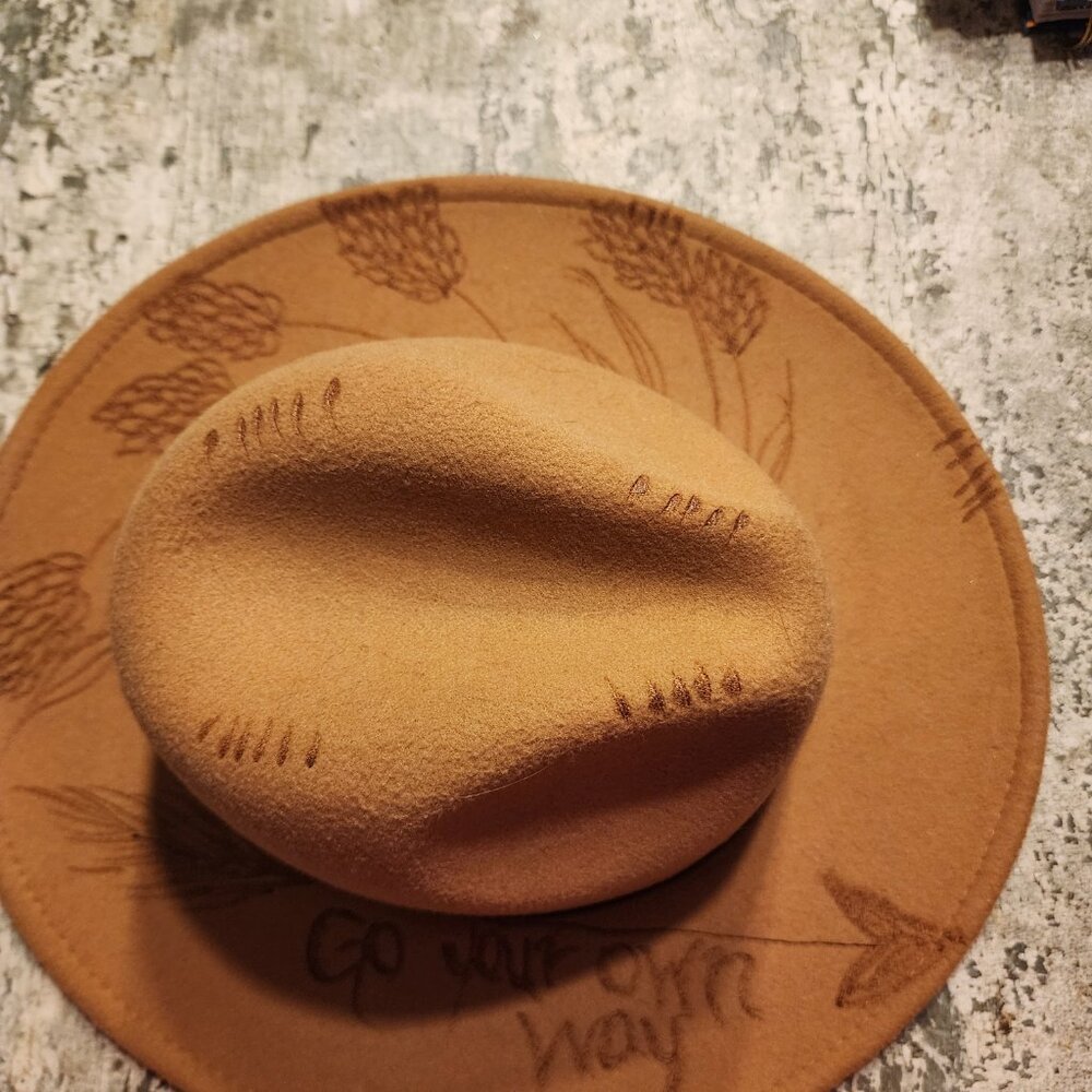 Burnt hat - Picture 2 of 4